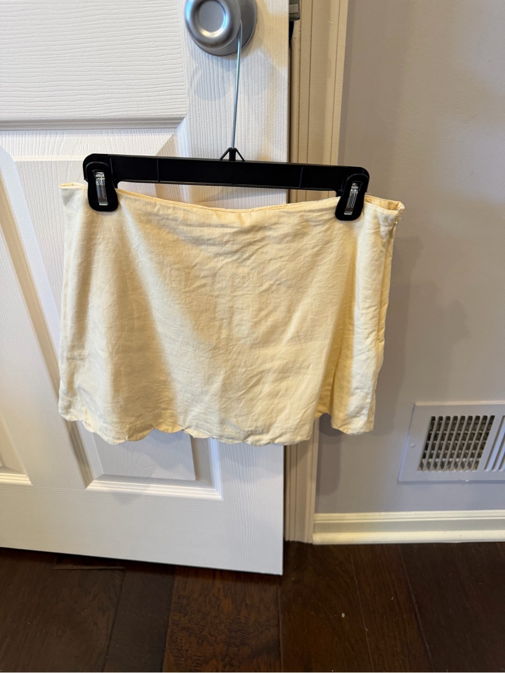 GAP Yellow Women’s Scalloped Hem Skort